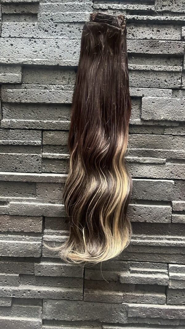 WhatsApp Image 2026-09-04 at 5.31.58 PM Castaño oscuro con rayos dorados beige clip